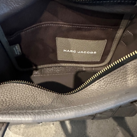 MARC JACOBS THE TOTE BAG SMALL CEMENT - Picture 14 of 16